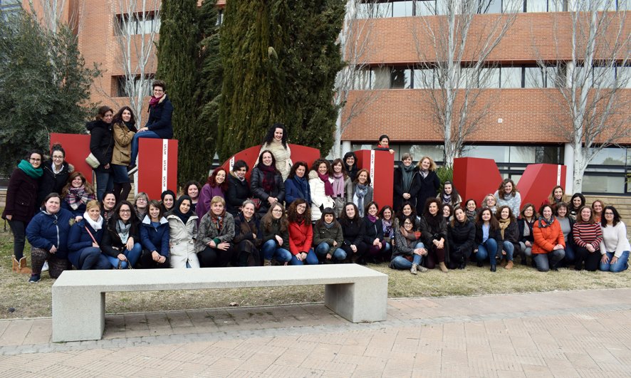uclm_es's tweet photo. La @uclm_es reivindica la labor investigadora de las mujeres con diferentes actividades en el #DíaMujerYCiencia https://t.co/h5UUaKp34v https://t.co/BE49gX0BeJ