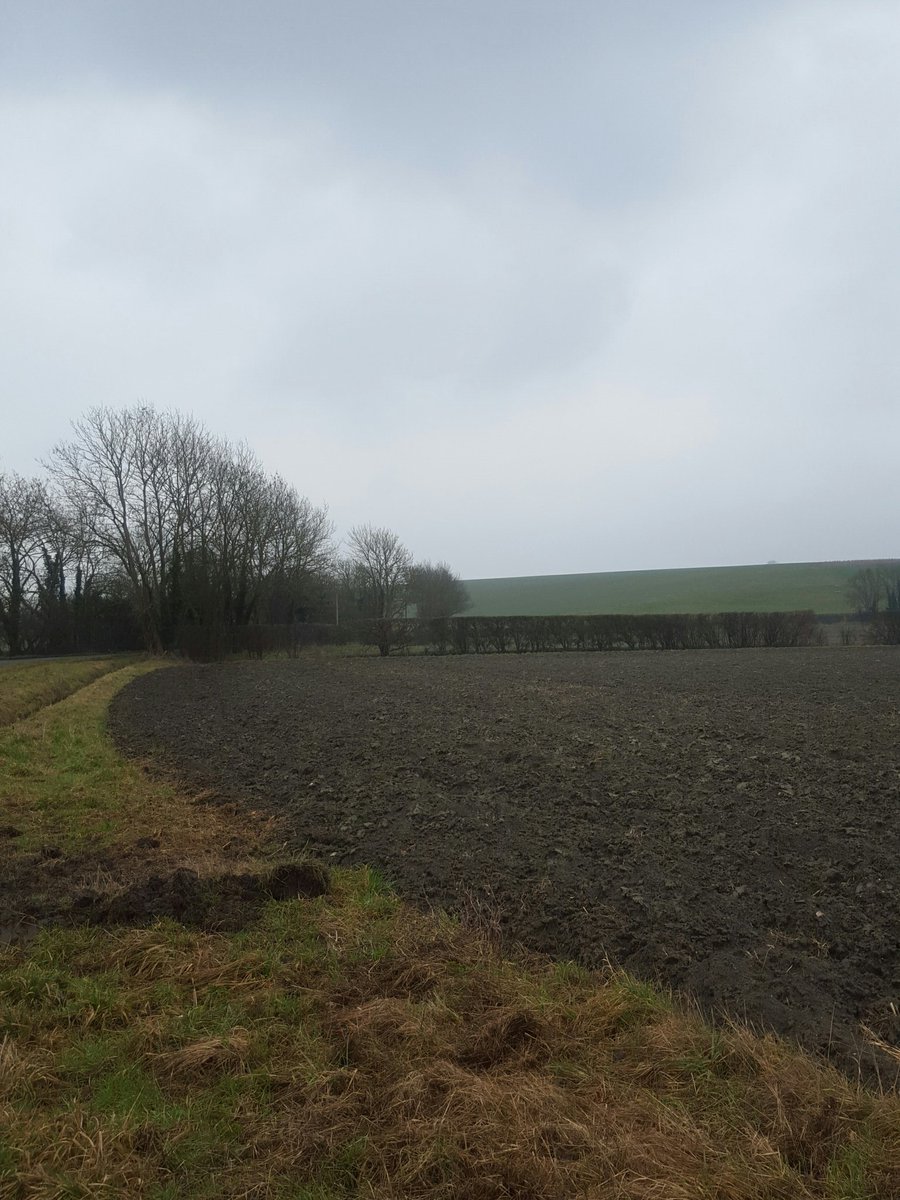 Hanna4Banana's tweet photo. this is what surrounds me waiting for a bus with pissy snow :').. #countryside #fieldsformiles #villagelife https://t.co/vNHDWEaW2M