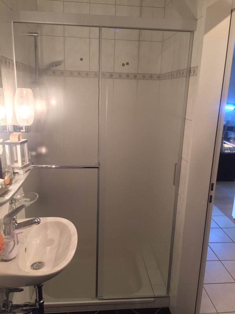 KettnerGlas's tweet photo. @KettnerGlas schön wurde die #Duschkabine! Die #Showerguard-Variante konnte nicht fotografiert werden (#Badezimmer zu klein). https://t.co/zNYCDxQ7Ie