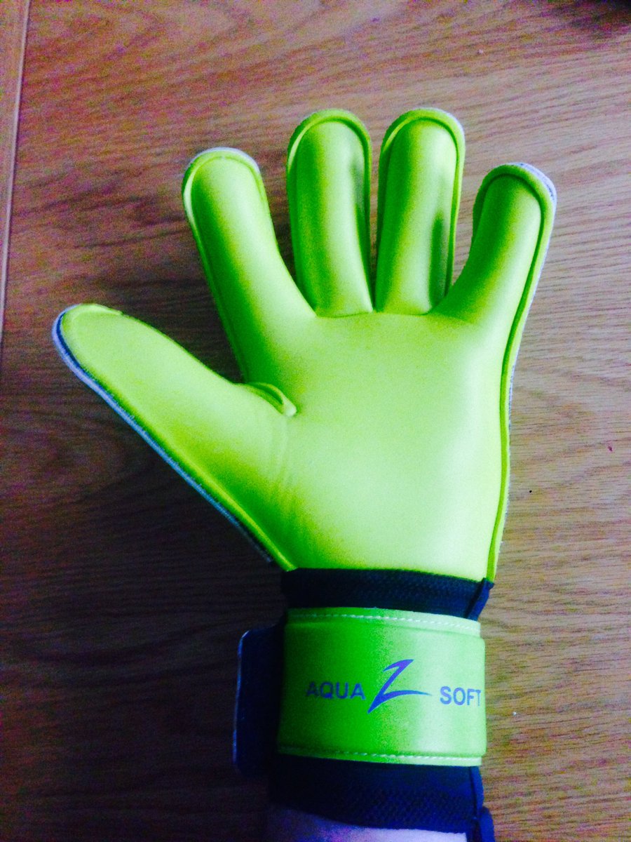 Sokprokent's tweet photo. Gks the new @Keepzgloves are in stock &amp; look great. Apply your academy discount for a great deal. Very smart gloves, gks will love them 👍👏🏼 https://t.co/eY7BmrehYX