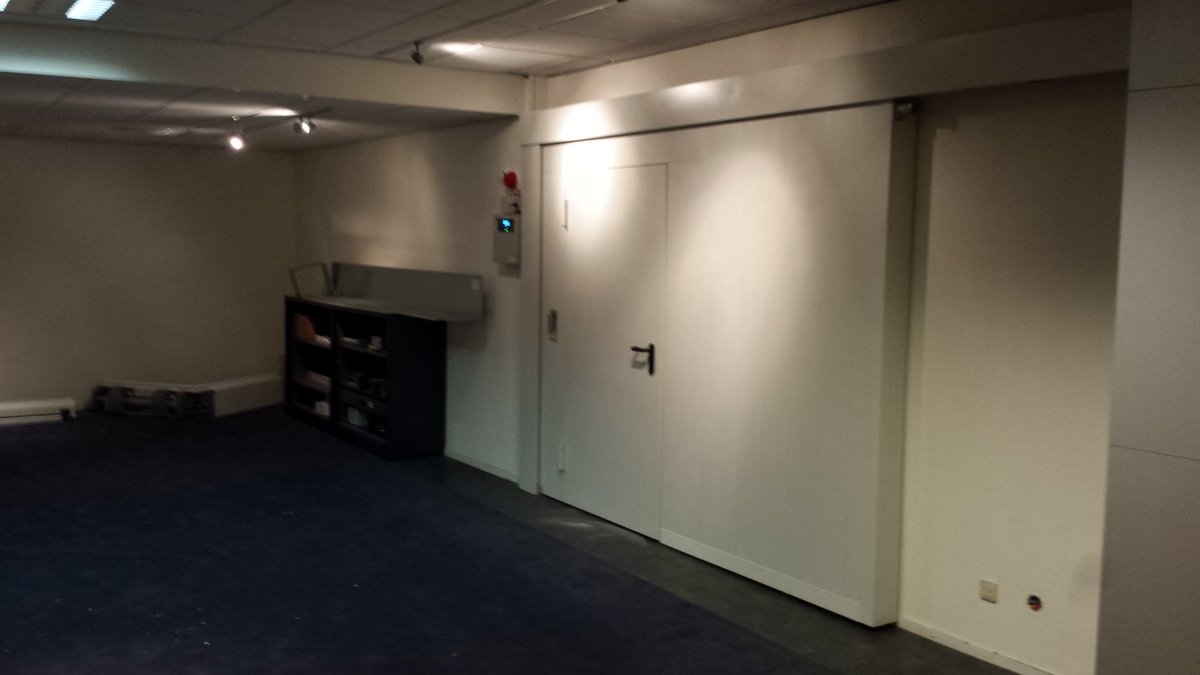 NextDoorSystems's tweet photo. Onze nieuwe showroom voorzien van rolluiken, rolhekken, transparant rolluik, brandscherm, brandrolluik, brandschuifdeur en snelroldeur. https://t.co/15GUFXtjfC