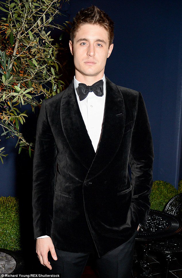 MIronsBR's tweet photo. Max no evento pré-BAFTA da Alfred Dunhill que aconteceu em 8 de fevereiro. https://t.co/XiTjCd47nS