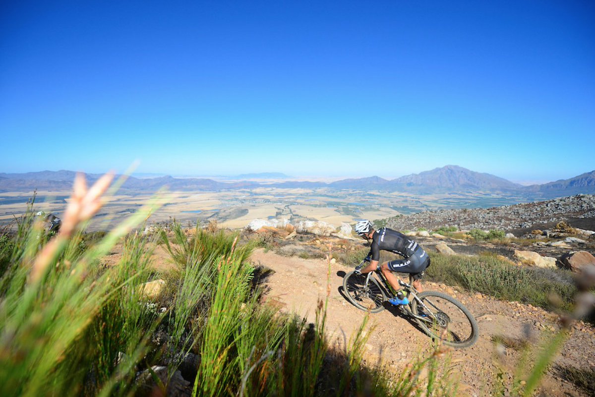 ZCMCmedia's tweet photo. Media images from the sharp end of the race at @Momentum_za @tankwatrek by @BiogenSA captured by @ZoonCronje Free editorial use - STAGE1 https://t.co/ZAZUyIptvP