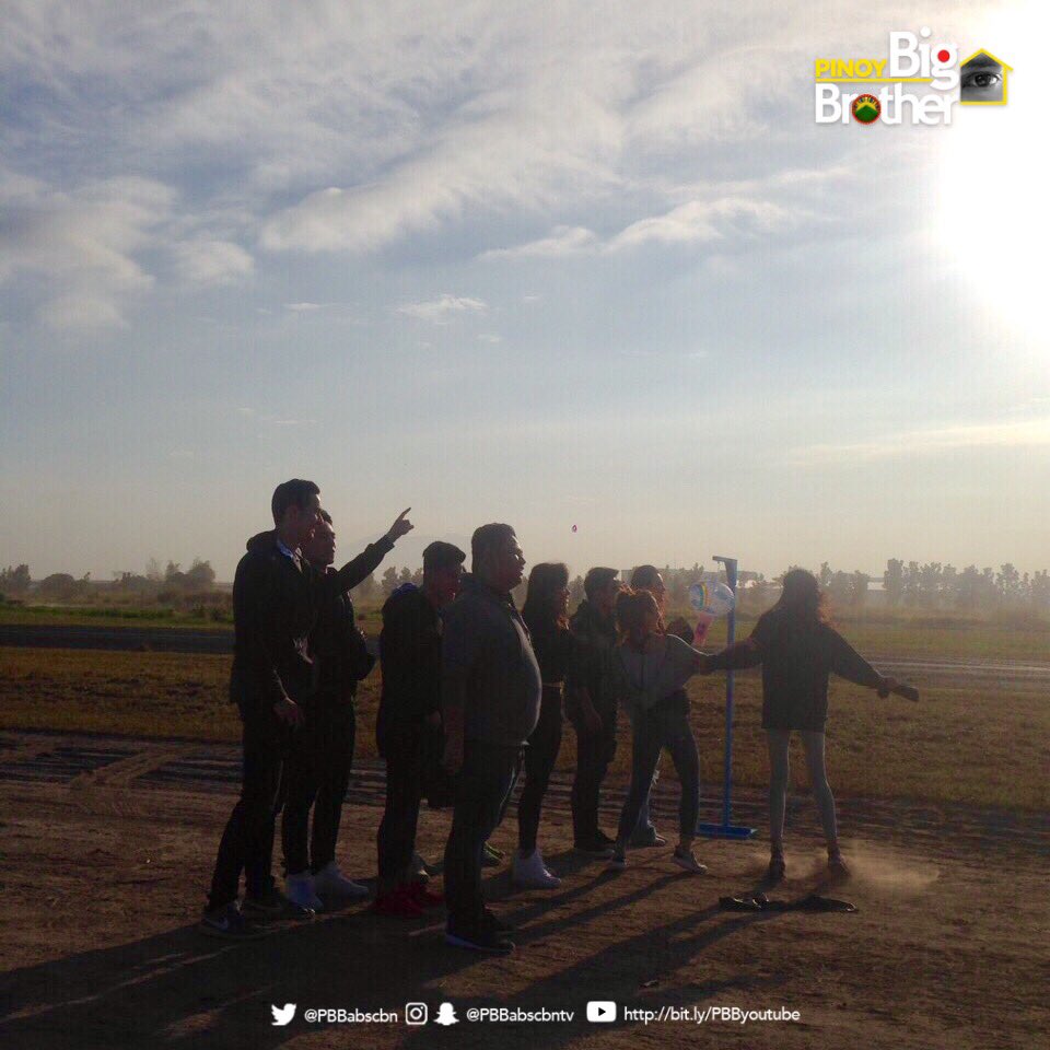 PBBabscbn's tweet photo. Get ready to fly high with the Dream Team tonight sa #PBBFlyHigh https://t.co/WQXxvR7Kbq