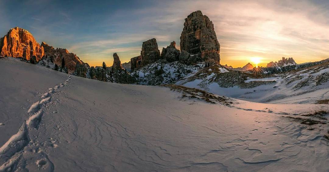 klauspern's tweet photo. #cinque #torre #sunset @altabadiaorg #ski #photography #landscape #me #mountain #blue #sky https://t.co/o7bkYUCwAh