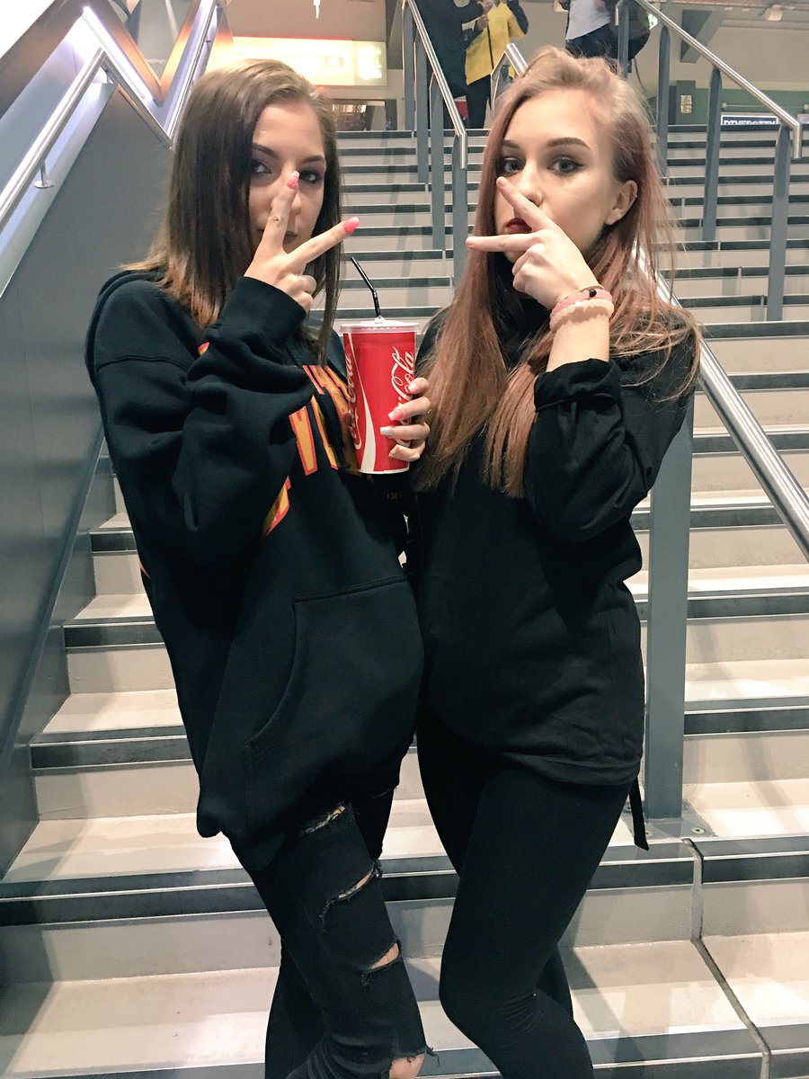 Aliciaalodge's tweet photo. Best night with my favourite people #BoyMeetsWorldTour #leedsfirstdirect #MoreLife https://t.co/7RZ03gsA3J