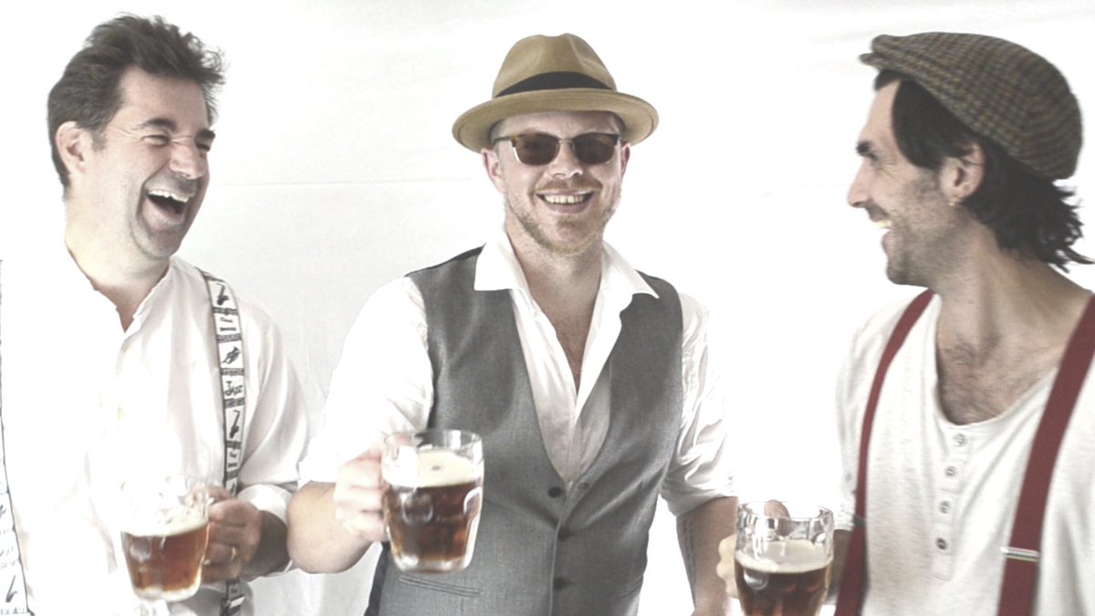 #valentines #BeerFest <a href="/traffordarms/">The Trafford Arms</a> live music from us #rockneyrebels from 8pm. It's too cold to do anything else so get down the boozer!