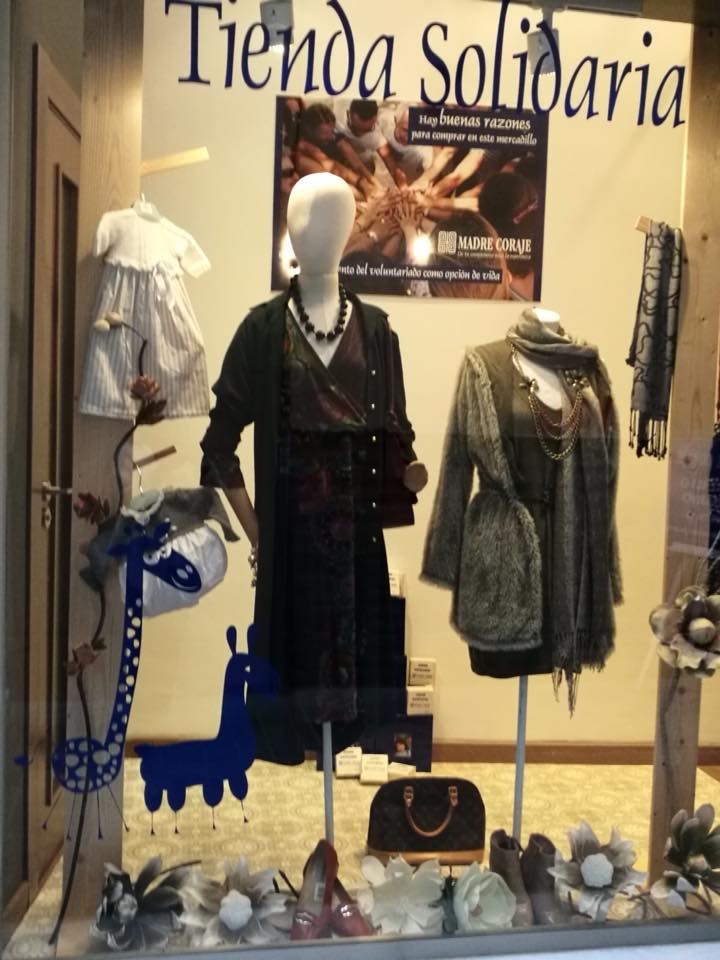 ruthparticipa's tweet photo. En la inauguración de la nueva tienda solidaria de @mcorajemalaga en pleno centro de la ciudad! Tenéis que venir a verla! Tiene de todo! https://t.co/vlCAjOZ7P2