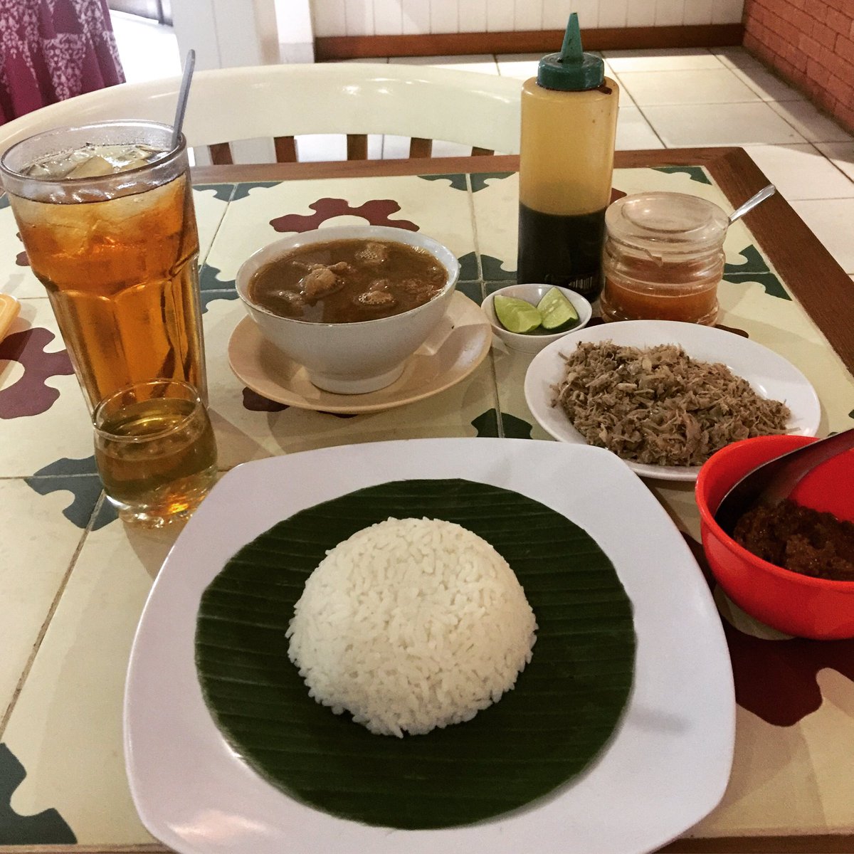 YuniKartika73's tweet photo. Makan Tauto Pekalongan &amp; Megono sambil ndengerin orang2x Pekalongan ngobrol.. Serasa berada di Kampung Halaman...😎😍😘 https://t.co/XPoBVrRbxb