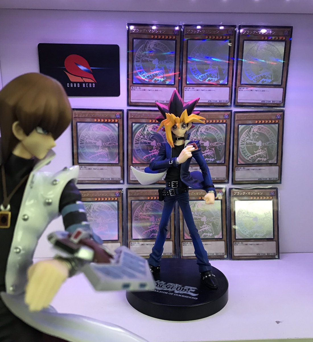 CardHerohk's tweet photo. 武滕遊戲🤗:「HR版的黑魔導士入手!」
海馬頼人😏:「嘿!又如何?還是比我的王牌低500攻!」
#cardhero
#yugioh
#遊戲王 https://t.co/nnPRkQmcYy