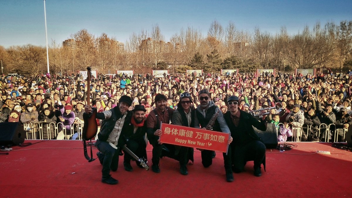 Event_Int's tweet image. 100,000 paid in audience a day. Is this the world’s biggest street theatre festival? Beijing Chaoyang International Spring Carnival!