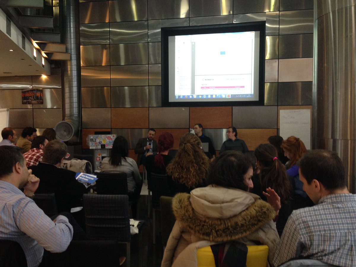 esthergarrido2's tweet photo. Time for the experts panel! #sonnetsworkshop @SonnetsProject https://t.co/vVT2ycoHUr
