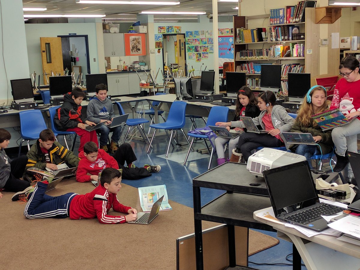 ReginaSchaffer's tweet photo. Relaxed post snow day @CodeClubWorld today coding Valentine's Day cards in @scratch & @gotynker https://t.co/RpUZfw8bBO #MTPSCodes 👩💻 https://t.co/PxWcJddQ2D