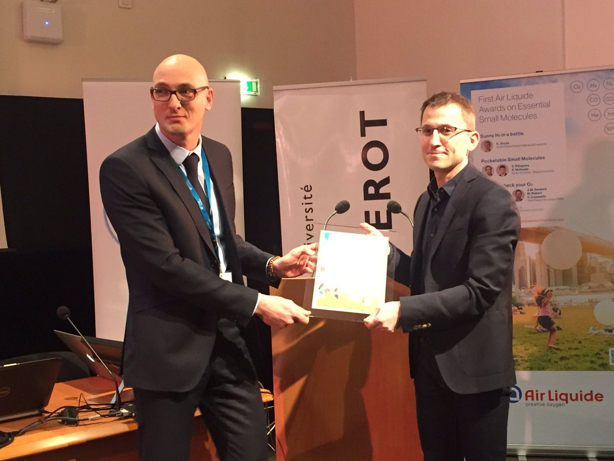odelab's tweet photo. #essentialsmallmolecules 16000 platform visit, 130 proposals, Nobel prize in the jury, 3 winners. Marc Robert @ParisDiderot #CO2 #biomimicry https://t.co/ZfqWAsMwcj