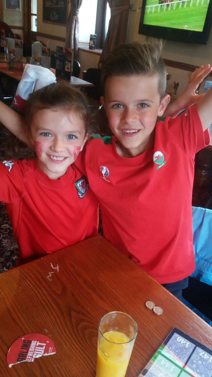 TashJones10's tweet photo. #Wales2016 https://t.co/lDPmlK9fix