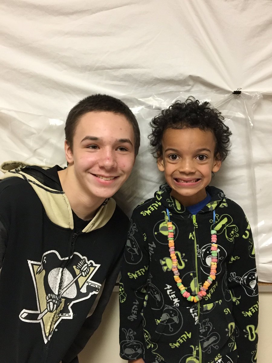 castlered2's tweet image. Meet Nick and Jamari. They are both great at scoring a goal!#love #peace #sameontheinside #hockey❤️✌🏻️🏒