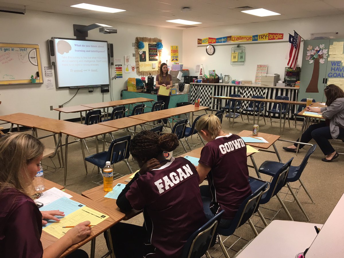 Learning how to engage Ss through mindset lessons <a href="/BeckJuniorHigh/">Beck Junior High</a> first teacher led conference! #bjhnolimits <a href="/MsToniKean/">Toni Kean</a>