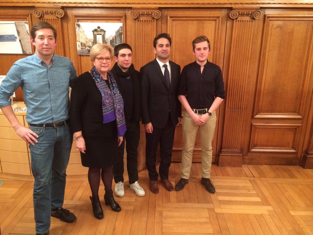 JBatardiere's tweet photo. Les élus Rémois reçoivent les représentants des étudiants en #DENTger pour les entendre et les soutenir dans leur causes #santé #médecine https://t.co/HqRPj057ib