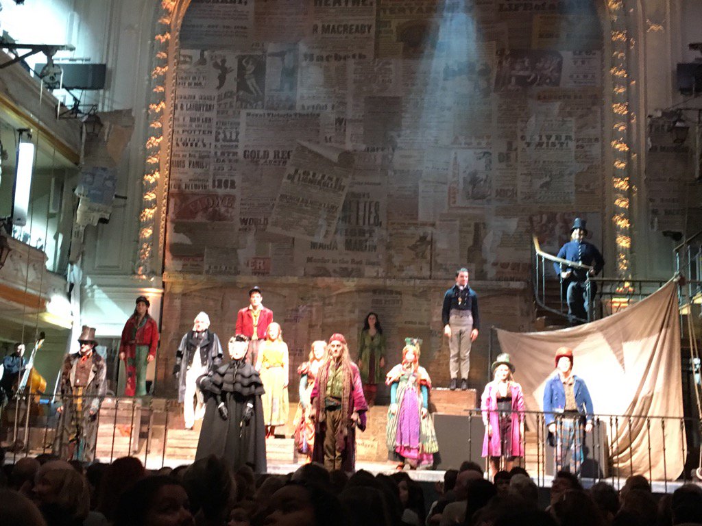 <a href="/OliverTwist_Off/">Oliver Twist le Musical</a>  un spectacle, intense lumineux et joyeux. Très belle mise en scène !Merci @AidemRP et bravo !