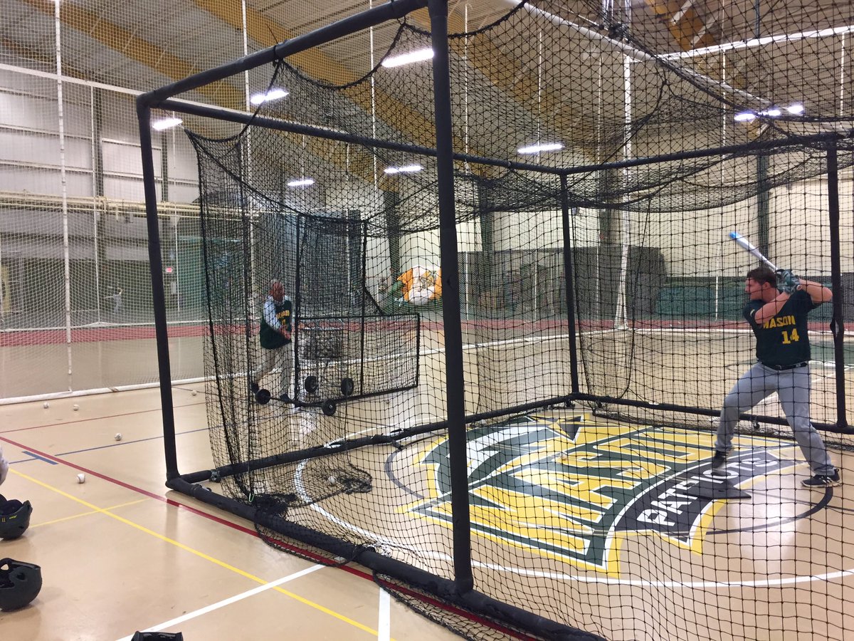MasonAthletics's tweet photo. An honor to have HOFer George Brett speak to @MasonBaseball before he talks at First Pitch tonight! #GetPatriotic https://t.co/9NXn8oI8k2
