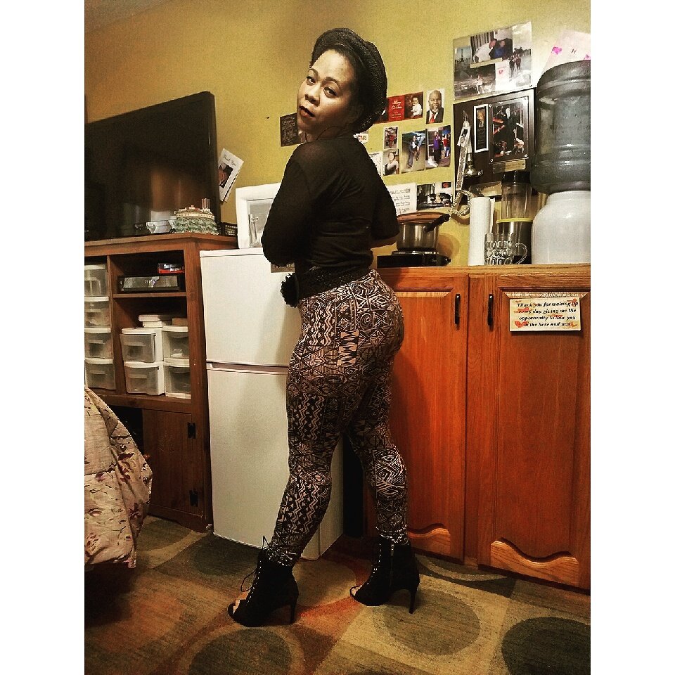 IAMPOETRY22's tweet image. When you have body &amp;amp; #bars 😗🎤 #barsonly #lyricist #prettypoet #emcee #femalerapper #dope #rap #hiphop #music soundcloud.com/iampoetry22 😘💄🎵🎶🔥