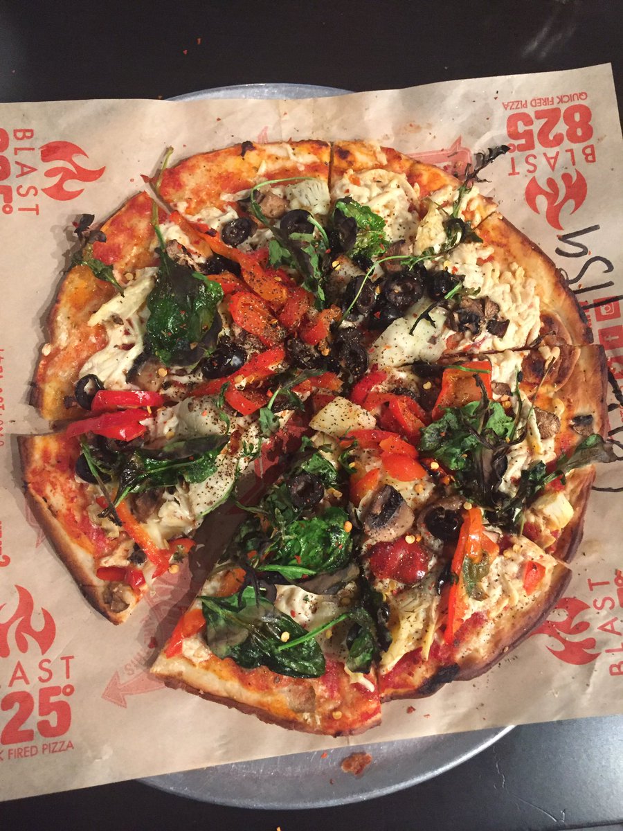govegn's tweet photo. Vegan pizza alert. Blast 825 custom pizza w/ daiya cheese and all the toppings you want for 1 price. All their crusts are vegan. #veganpizza https://t.co/o1KxnyczQ7
