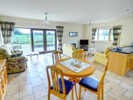 redrosecottages's tweet photo. Save £30 this half-term with our booking fee discount! To get the discount simply quote FEB30 when booking! https://t.co/szgO6Oyn3o
