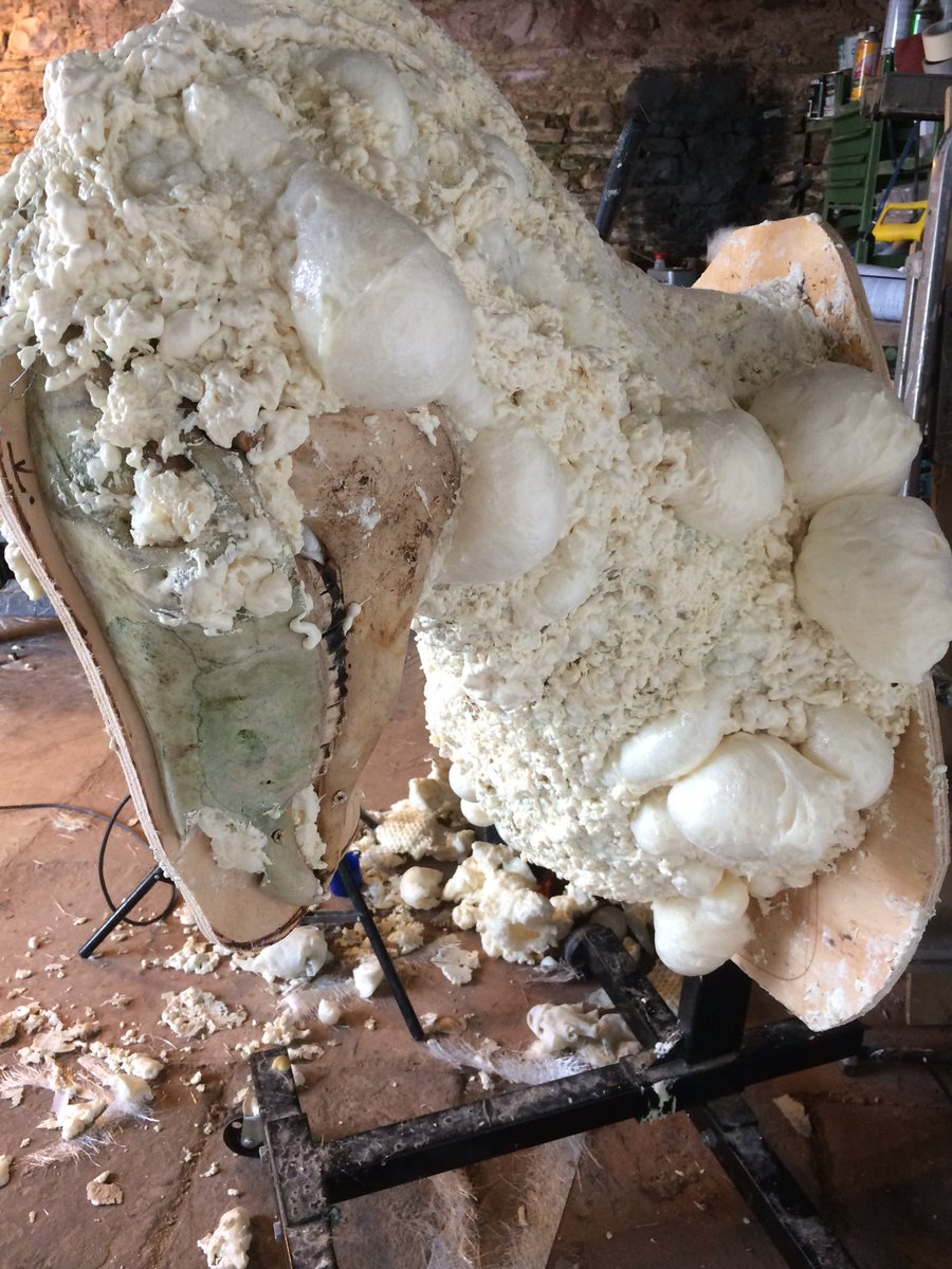 fauxidermy_uk's tweet photo. Foam Filling up the voids to make a good base for the clay #fauxmabinogion #rhiannonshorse @orielcric @visitwales @BBNatPark https://t.co/eR20iZXt26