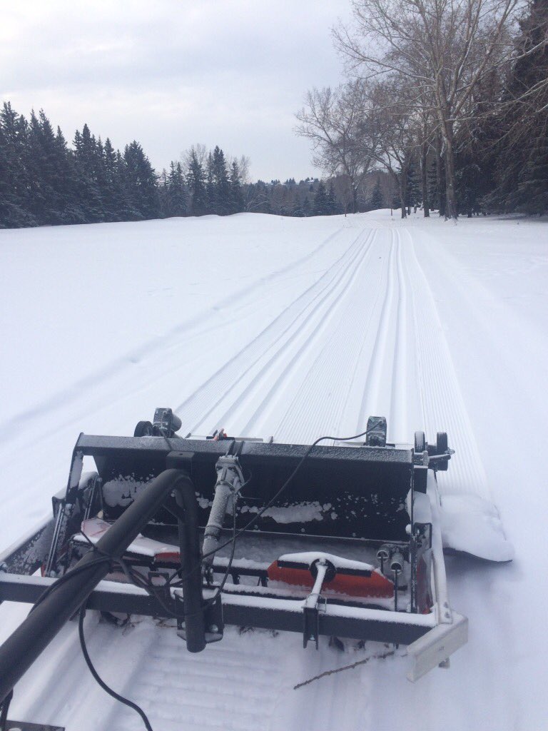 MayfairSuper's tweet image. Enough new snow for a much needed grooming. Warming up as well. Enjoy the trails. Skating rink cleared too.