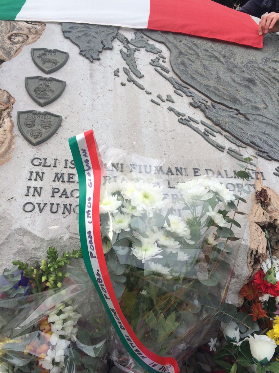 LiguriaFiG's tweet photo. Oggi al cimitero di staglieno per ricordare i martiri delle #foibe #iononscordo @gasparripdl @GiovanniToti @AngieCalabria @FI_Giovani https://t.co/SvyAyzKNeW