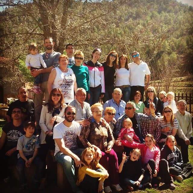 A_N_JELL_A's tweet photo. #zapeando805 familia Esteban González, primos, tíos, abuelos, y bisabuela! #CuevasLabradas #teruel https://t.co/KEL3c8BWdt