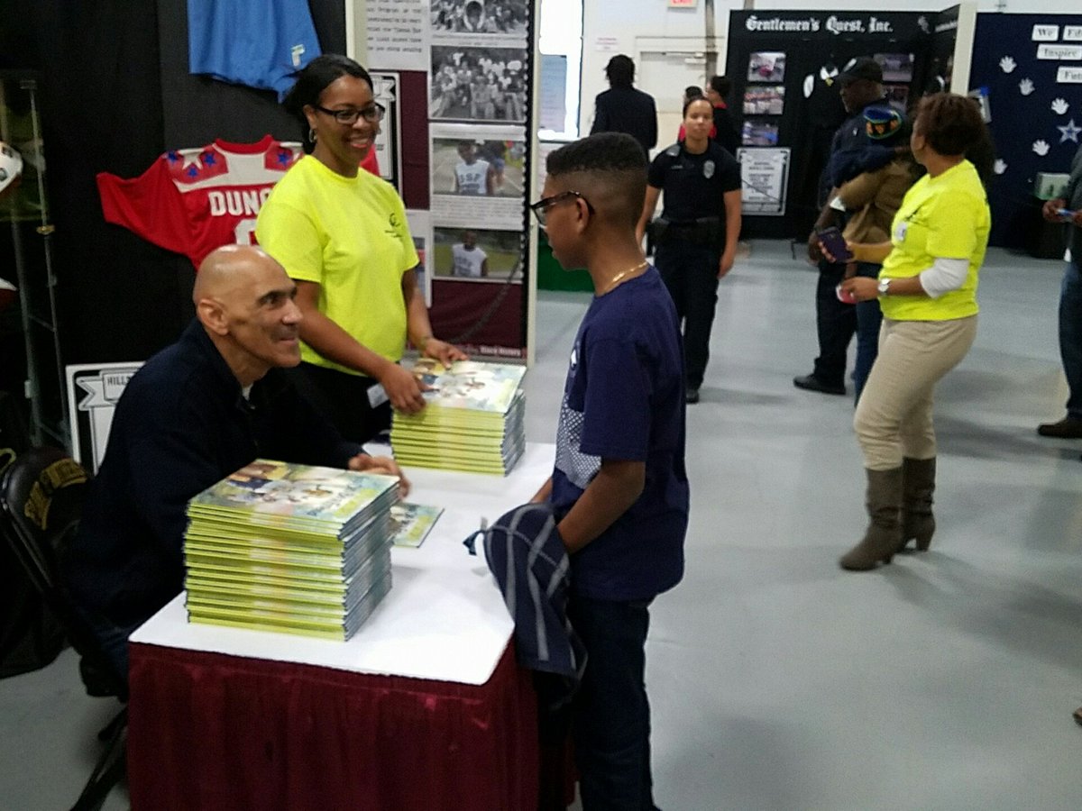 HarrisonPeters's tweet photo. The Legendary Tony Dungy book signing for our students during our iconic Black History Student Exhibit!
#HCPSPROUD https://t.co/pdbHVgvEGI