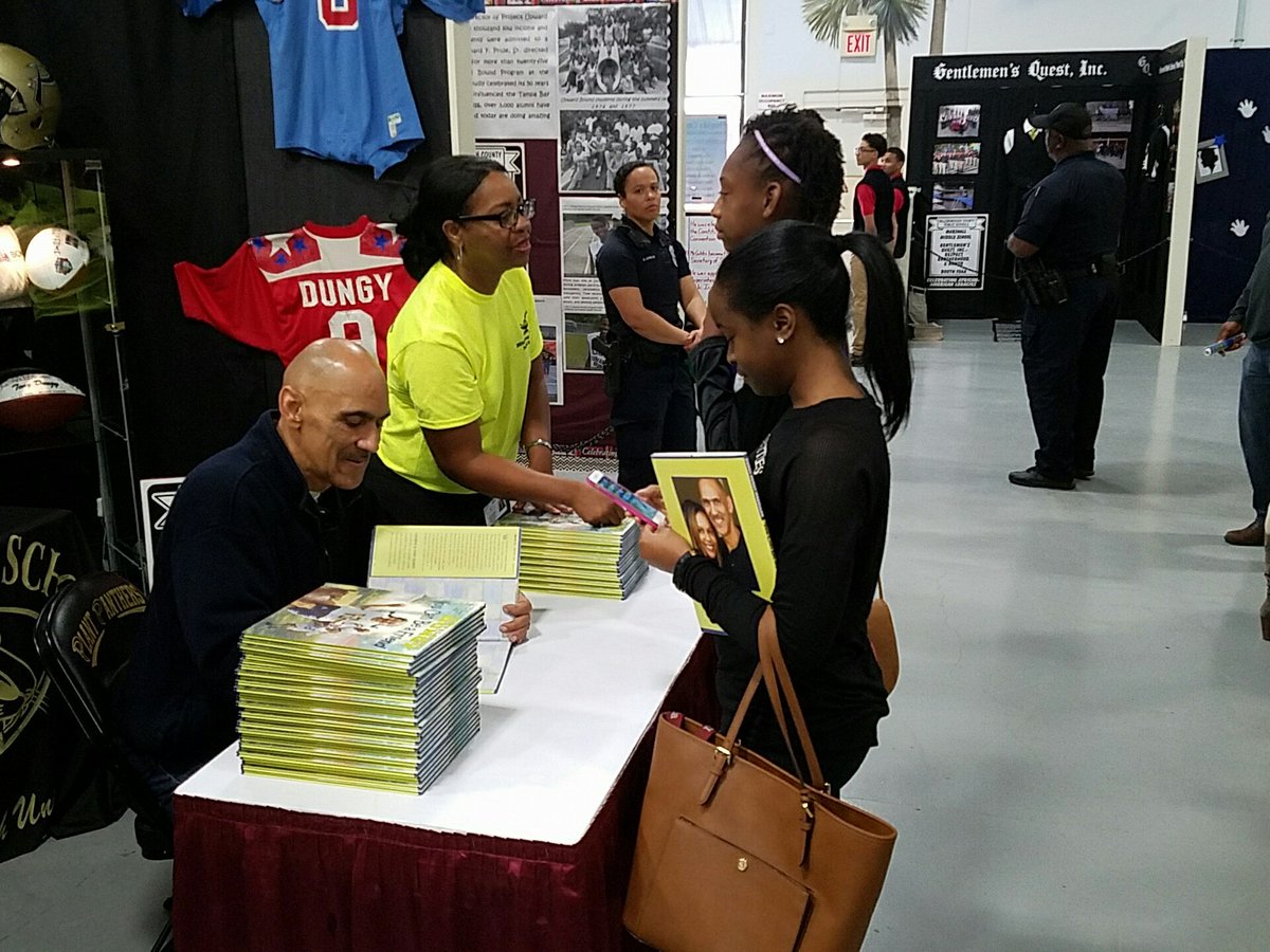 The Legendary Tony Dungy book signing for our students during our iconic Black History Student Exhibit!
#HCPSPROUD