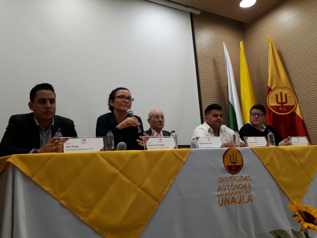 Mineducacion's tweet photo. #AEstaHora viceministra #NataliaRuíz, se reúne con @FENARES para conocer las dudas que tienen los estudiantes frente a Educación Superior https://t.co/a3Z0zlE8gj