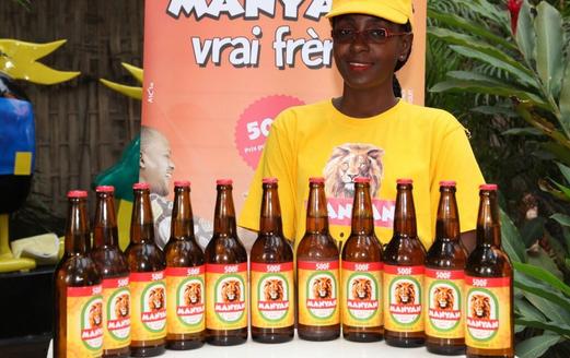 237online's tweet photo. La bière «Manyan» de @SABC_Brasseries n'a pas d'indication sur le taux d'alcool. Ou est l'ANOR? Et associations des consommateurs? #Cameroun https://t.co/v8LJkVsRWW