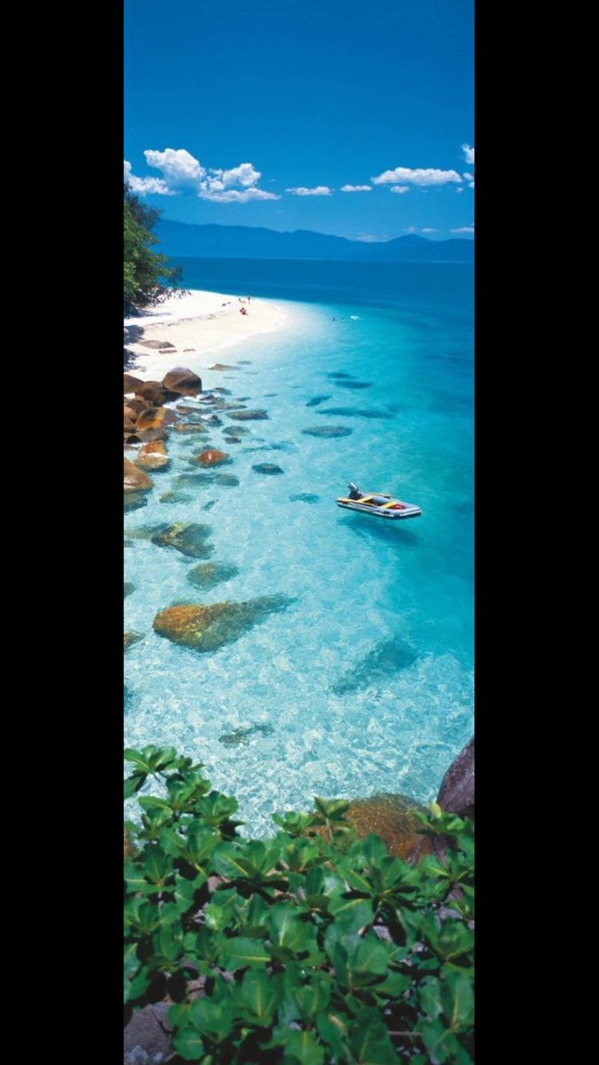 GalacticFacts's tweet photo. Who else wants to visit the beaches of Australia?! 😍🌴🌊 https://t.co/dLvvOiL9RT