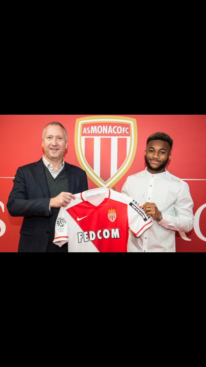 91_yacou's tweet photo. 1er contrat pro pour mon petit frere fière de toi le plus dur comence 😊💪🏿💪🏿 https://t.co/RLDs9eSz80