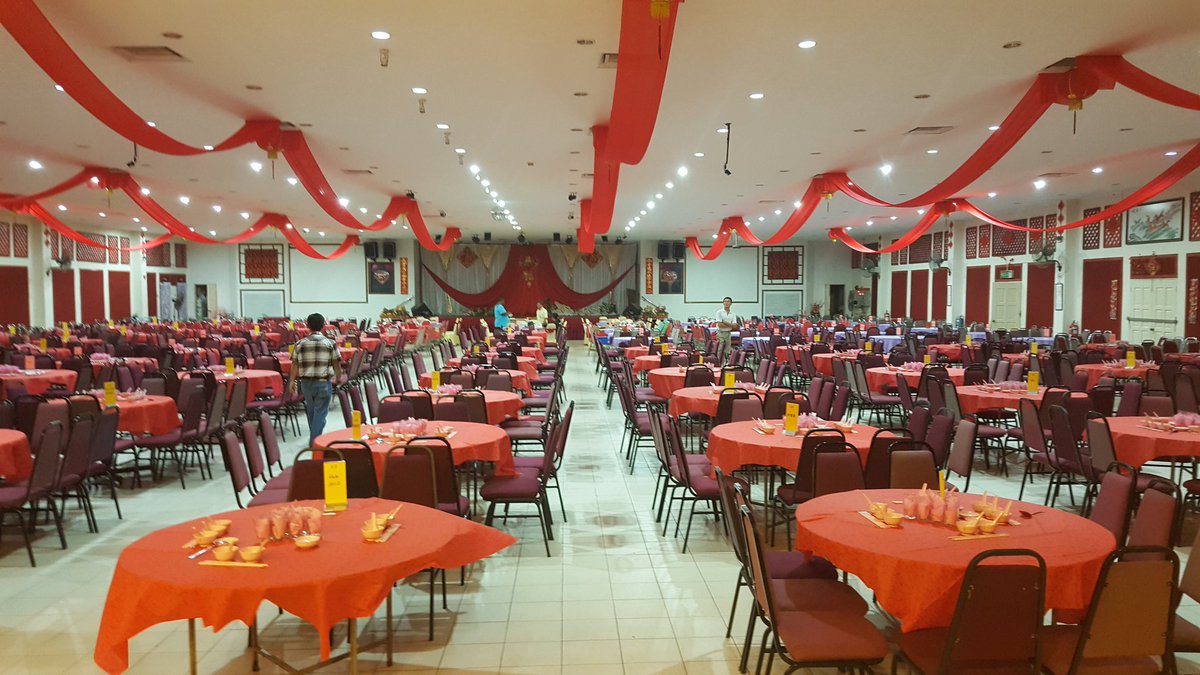 Dewan bagi Sambutan CNY Sembrong 2017. <a href="/HishammuddinH2O/">Hishammuddin Hussein 🇲🇾</a> <a href="/onnhafiz/">Onn Hafiz Ghazi</a> <a href="/weekasiongmp/">Dr Wee Ka Siong 魏家祥</a> <a href="/SembrongP153/">Sembrong Kita</a> <a href="/zeekay15/">Kucing Gebu</a>