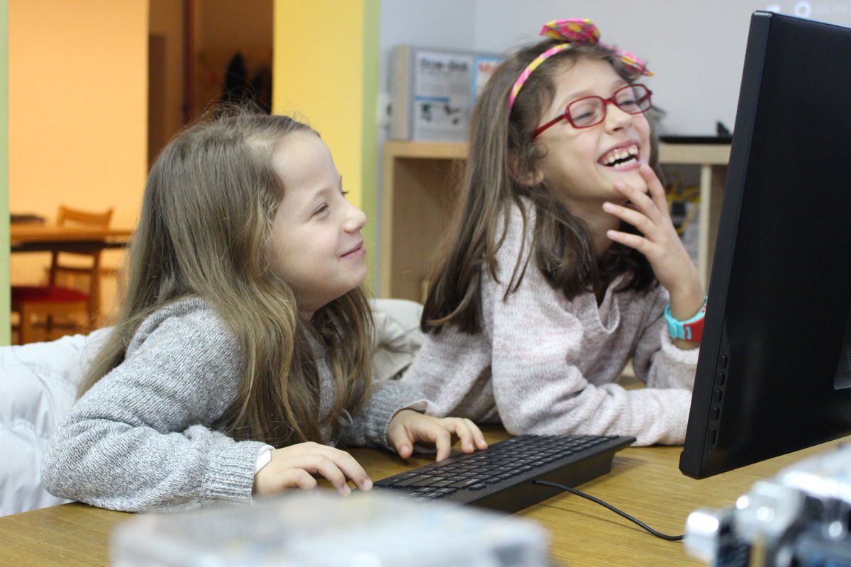 bonevetgjakova's tweet photo. #Build your #Roboot is a #creative class in #BONEVET that aims to teach #kids #programming things through fun and games. https://t.co/IGkGeGqhte