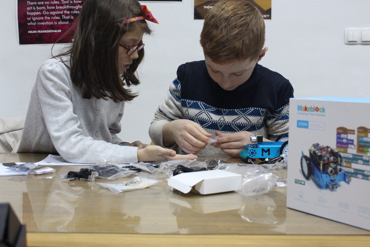 bonevetgjakova's tweet photo. #Build your #Roboot is a #creative class in #BONEVET that aims to teach #kids #programming things through fun and games. https://t.co/IGkGeGqhte