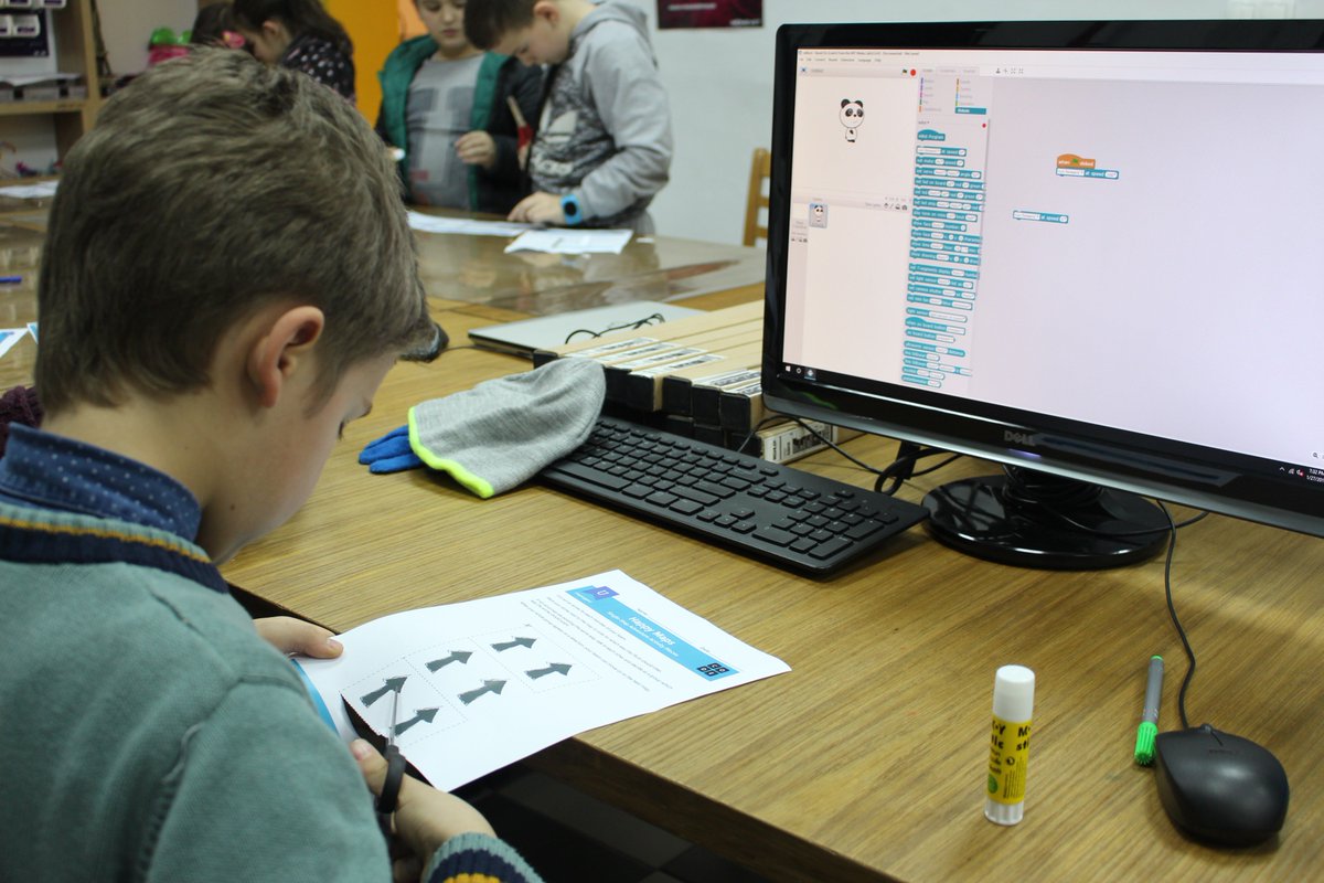 bonevetgjakova's tweet photo. #Build your #Roboot is a #creative class in #BONEVET that aims to teach #kids #programming things through fun and games. https://t.co/IGkGeGqhte