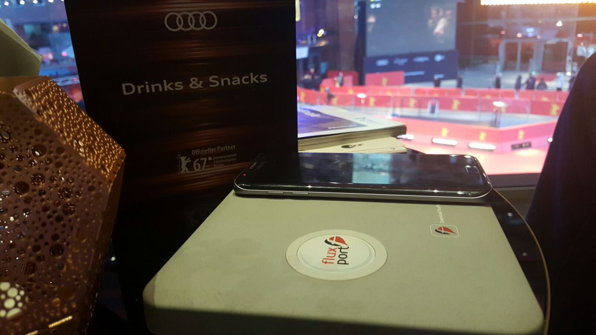 fluxportapp's tweet photo. Volles Akku auf der #Berlinale2017 mit #FluxPort #WirelessCharging @berlinale #Berlinale #berlinalemoments https://t.co/bYeW7ptKgo https://t.co/5SXvXaLfqm