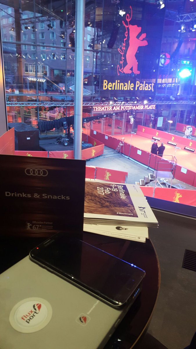 fluxportapp's tweet photo. Volles Akku auf der #Berlinale2017 mit #FluxPort #WirelessCharging @berlinale #Berlinale #berlinalemoments https://t.co/bYeW7ptKgo https://t.co/5SXvXaLfqm