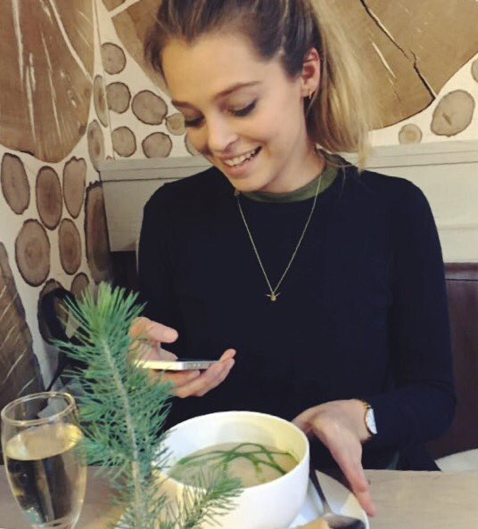 Fridays mean Prosecco lunches at our favourite <a href="/daylesfordfarm/">Daylesford Farm</a>  #caperlunches #prosecco #friday