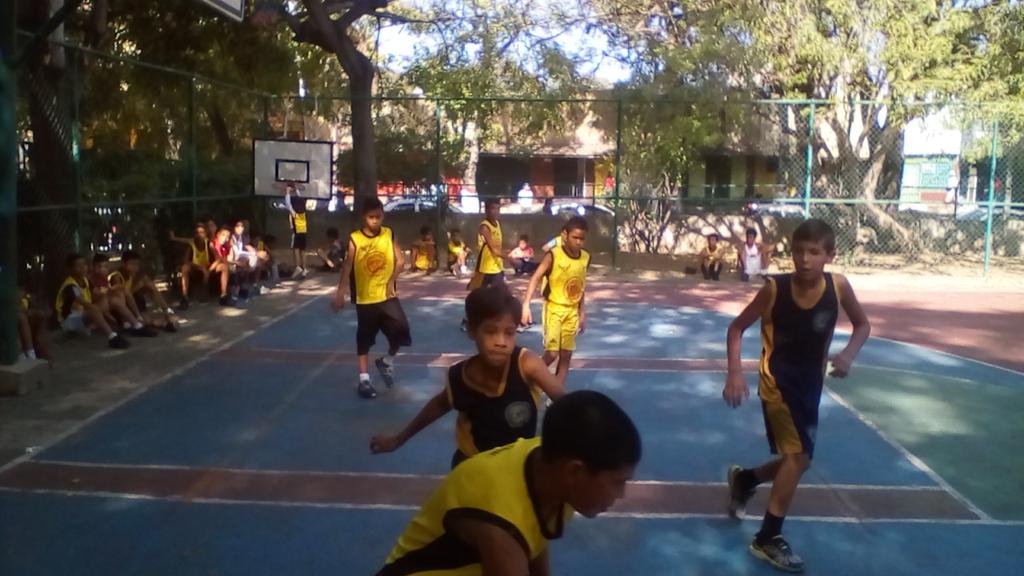 arturocenteno's tweet photo. #Hoy Planificando para mañana @EscuelaDbasketC https://t.co/aVSGwq01iL