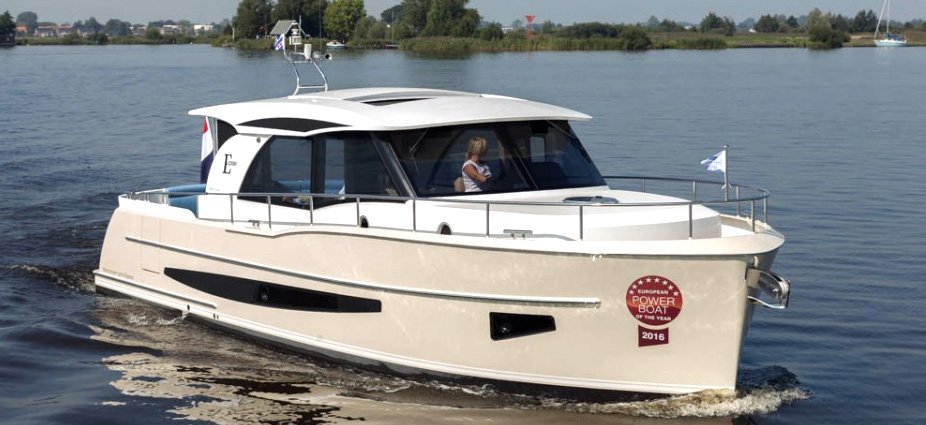 BelgianBoatShow's tweet photo. Compact, functioneel ingedeeld, ruim, luchtig - perfect voor ons klimaat Boarnstream Elegance 1200 #belgianboatshow  https://t.co/sRBSGEZKku https://t.co/msdmVYE1hN
