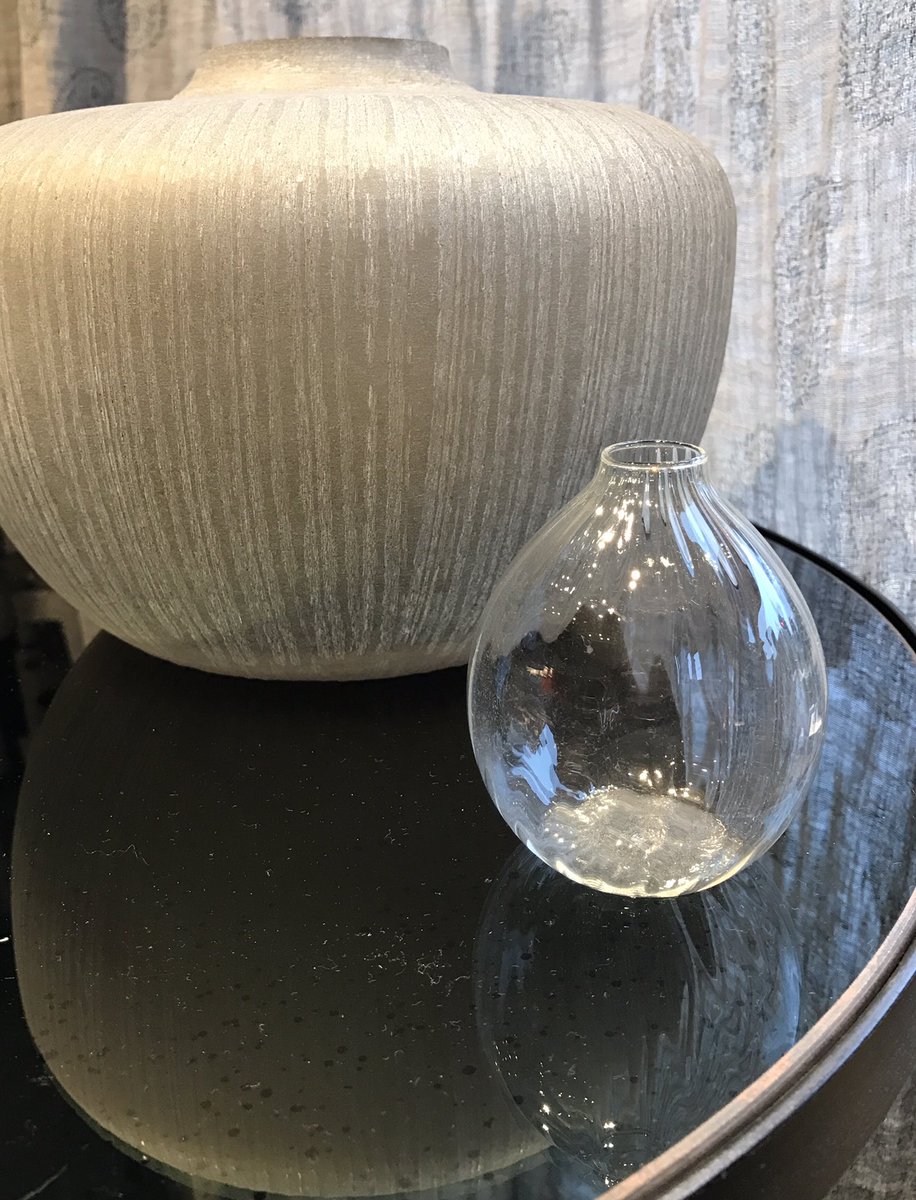 StellaMannering's tweet photo. This beautiful Pithos vase looks perfectly at home on our new showroom side tables #charcoalmirror #simplestyling #interiors https://t.co/soI7BDmZF1