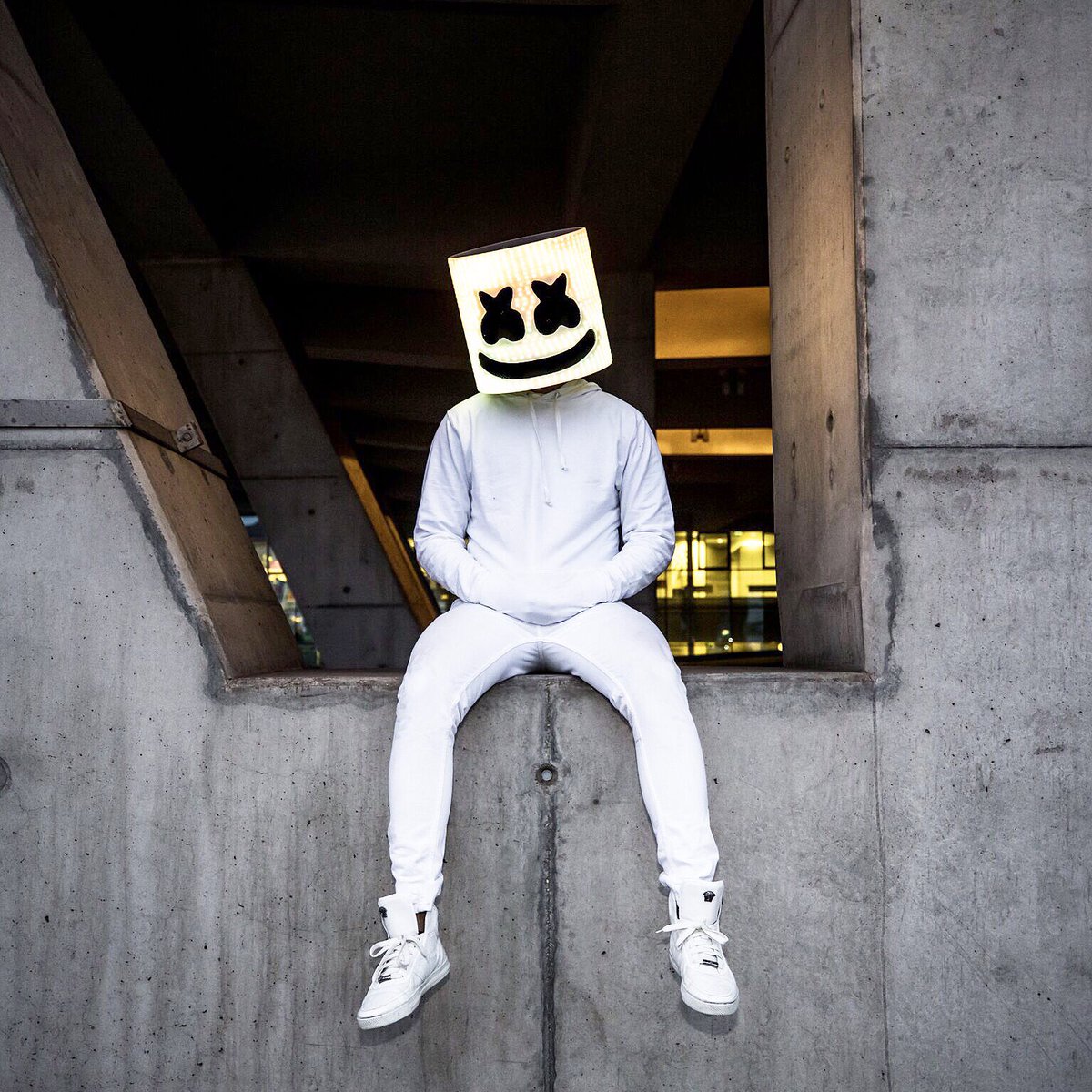 marshmello's tweet photo. Be somebody that nobody thought you could be 💪🏼 https://t.co/EvQ05ZbBbv