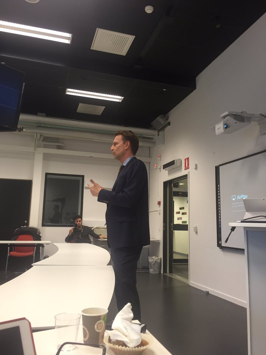 #HbgSkola #Guldtrappan #Helsingborg vår KSO Peter Danielsson inspirerar juryn efter en lång dag, vi vill se utveckling och dela med sig!