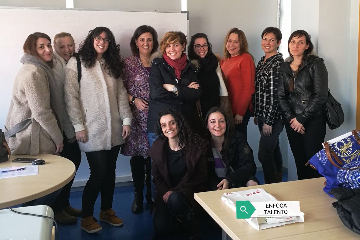 EnfocaTalento's tweet photo. Damos las gracias a @AnaAlvarezRoz por todos los consejos que les ha dado a las chicas para que empiecen a construir su #MarcaPersonal. https://t.co/u6N5vXZApq